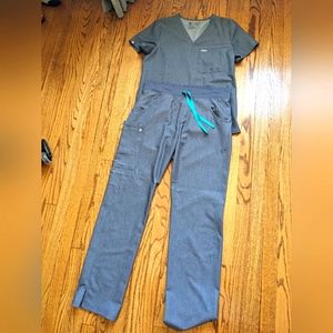 COPY - FIGS scrub set in grey. Top size Small, pants size Medium Tall.